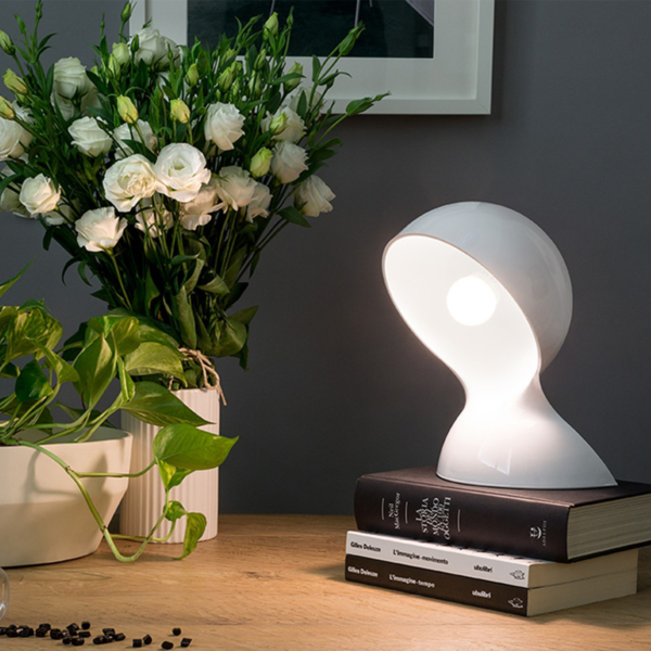 Artemide Dalù hvit bordlampe